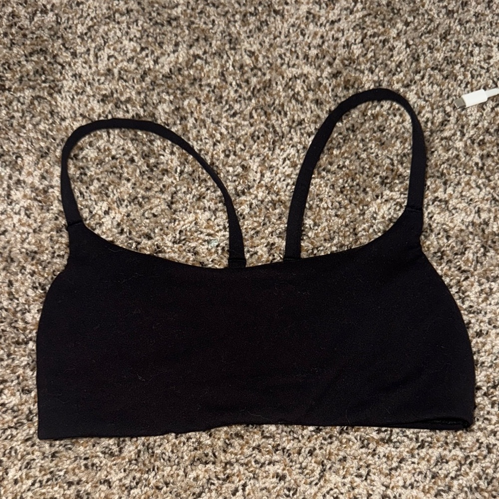 Black Lululemon sports bra